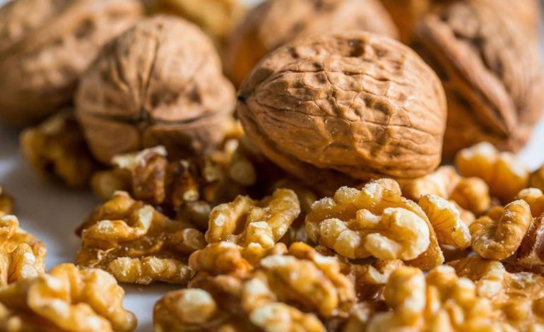 Çfarë Ndodh me Organizmin Kur Hani Arra Çdo Ditë