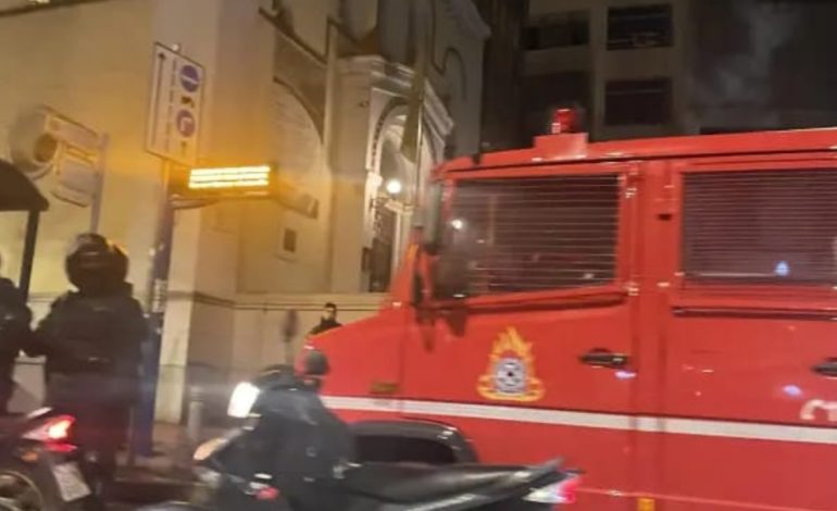 Shpërthim në ministrinë e Punës në Athinë! Grupi terrorist i ekstremit të majtë vendos bombën artizanale, telefonatë anonime medies