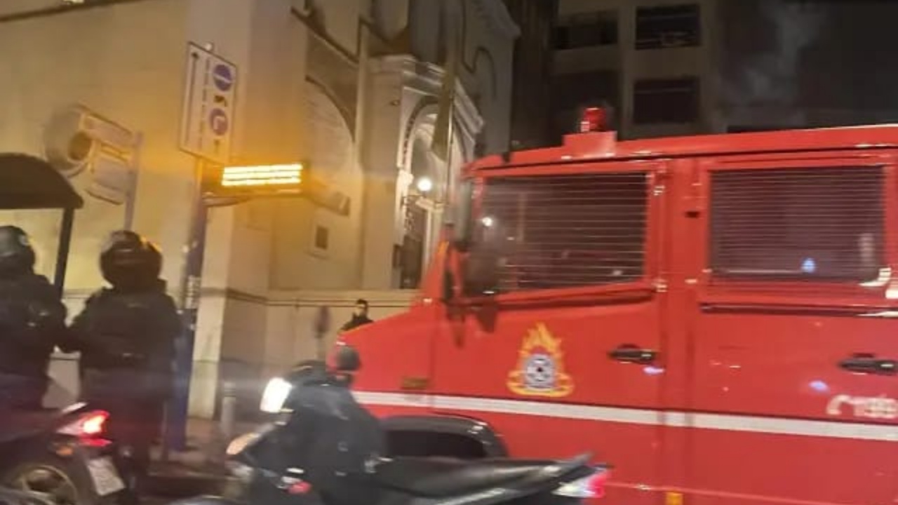 Shpërthim në ministrinë e Punës në Athinë! Grupi terrorist i ekstremit të majtë vendos bombën artizanale, telefonatë anonime medies