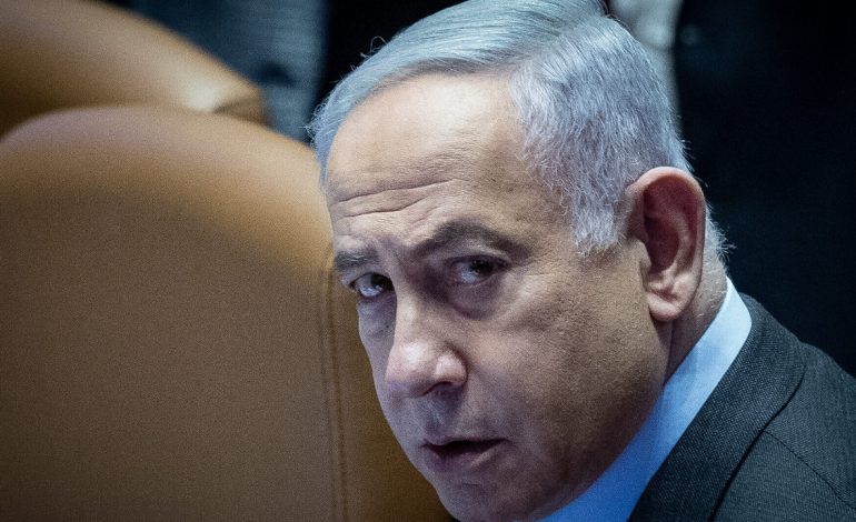 “Çfarë do të bënit nëse do të ishte vajza juaj?”, familjarët e pengjeve protestë në Izrael, kërkojnë lirimin e tyre përmes marrëveshjes me Hamasin