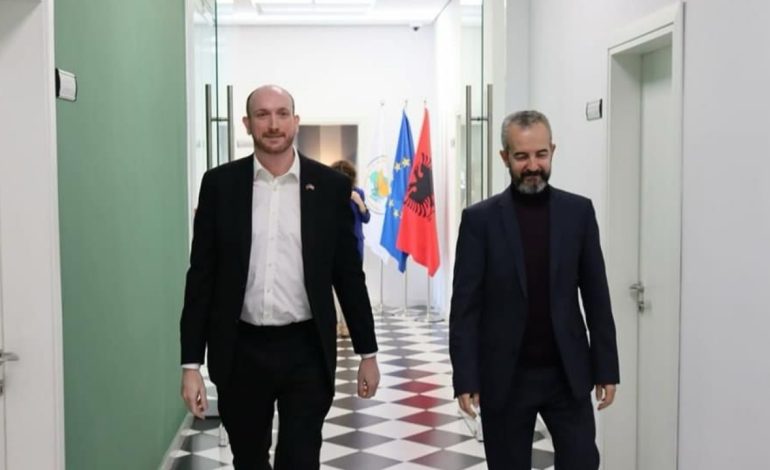 Ambasadori Alastair King-Smith: Miratoni reformën zgjedhore para zgjedhjeve të përgjithshme