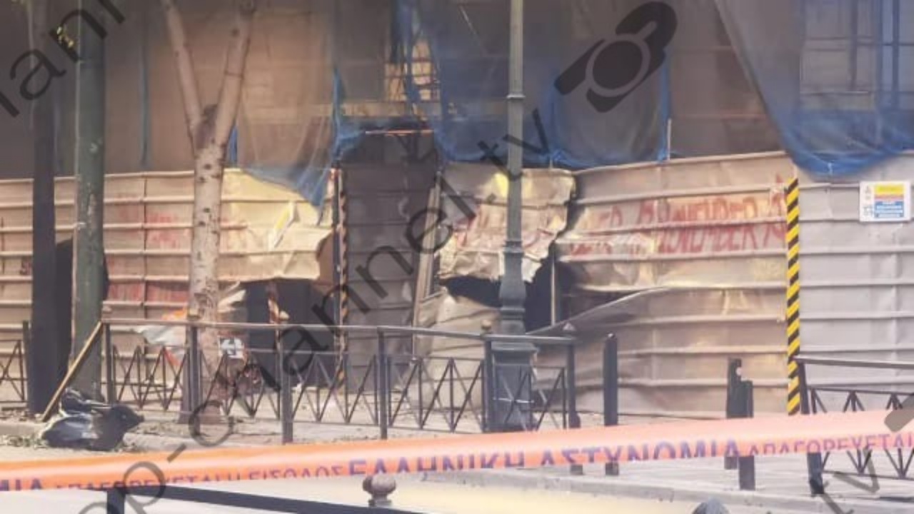 FOTO/ E hodhën në erë me bombë artizanale, zbardhen pamjet! Dëmet nga shpërthim në Ministrinë e Punës në Athinë