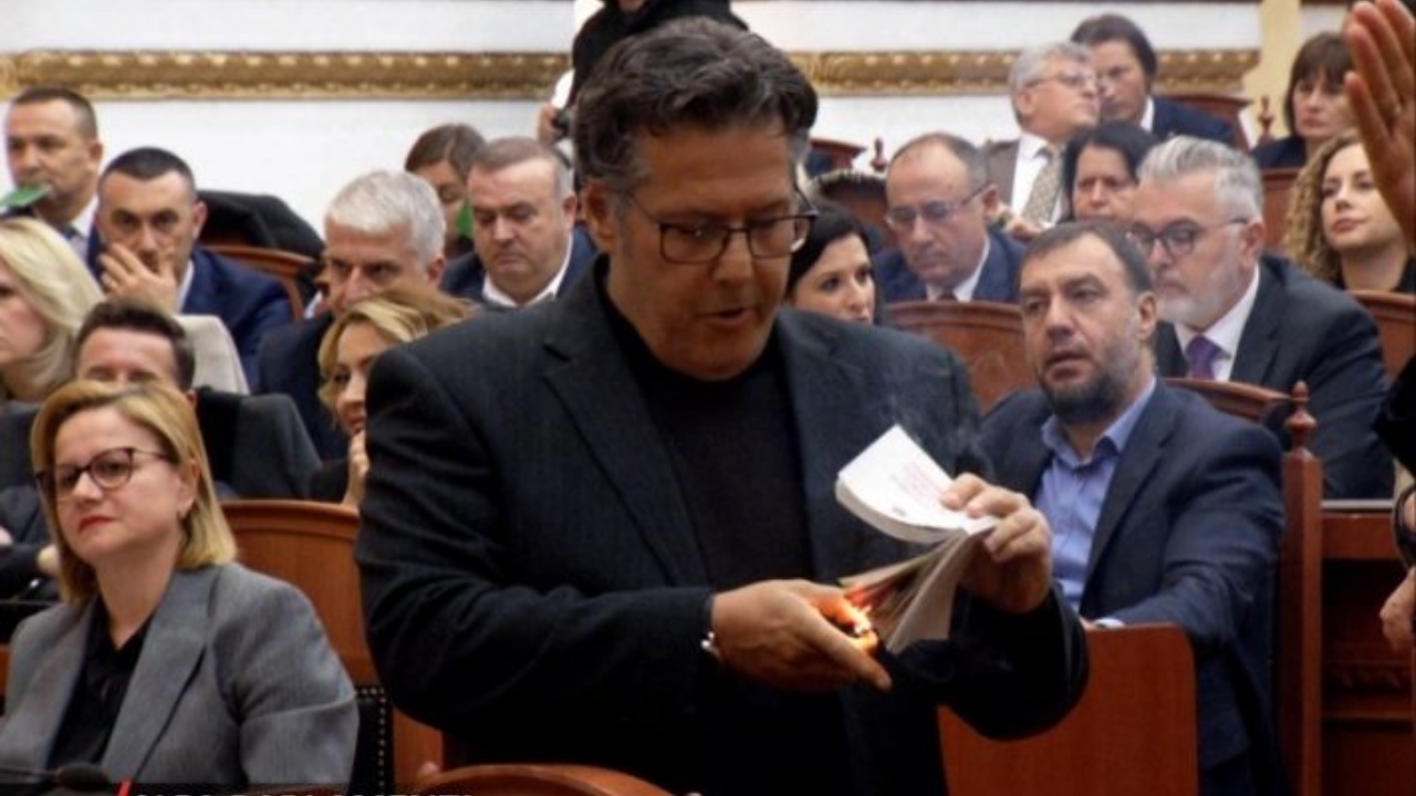 Tensionet në Kuvend/ PS kërkon masë disiplinore për dy deputetë të opozitës, Sekretariati mblidhet sot në orën 15:30
