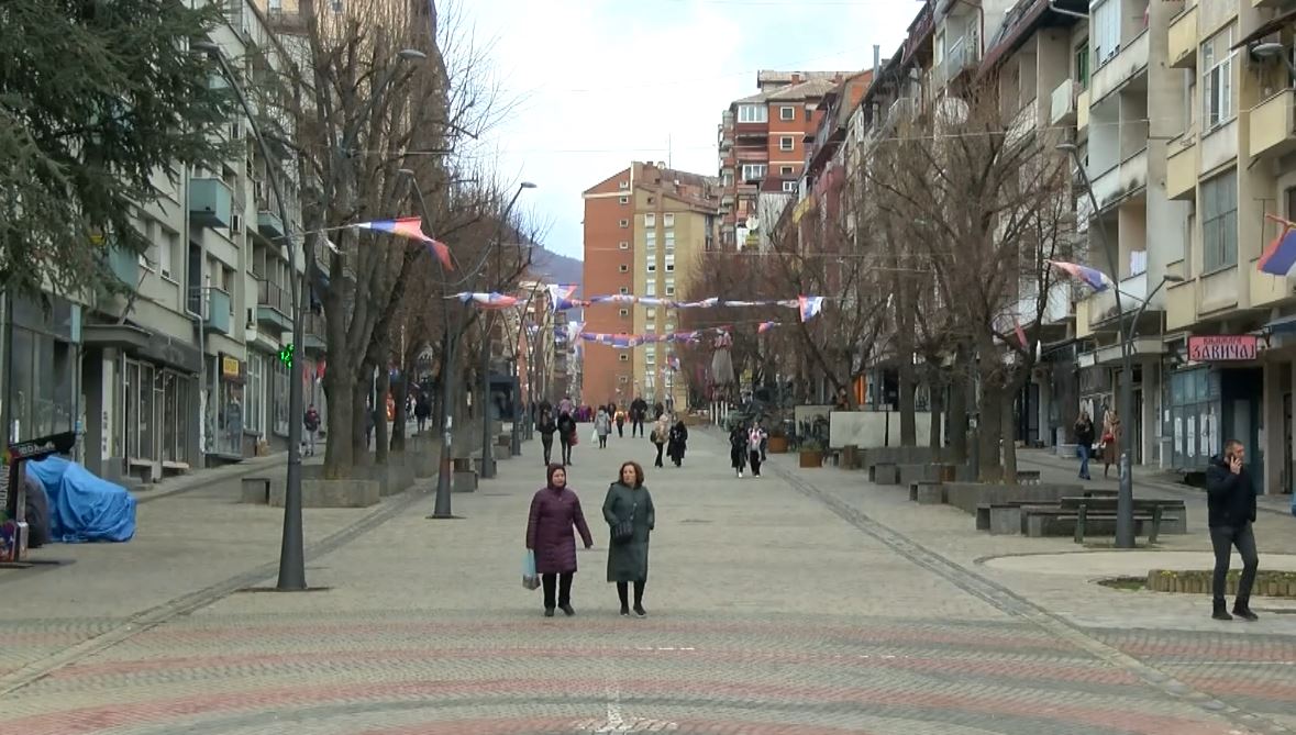SHBA paralajmëron Kosovën, reagimet pro dhe kundër masës së qeverisë për dinarin serb