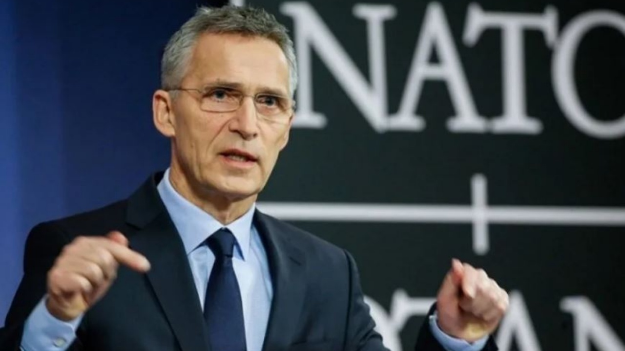 Ukrainë/ Sekretari i Përgjithshëm i NATO-s u bën thirrje evropianëve të rrisin prodhimin e armëve