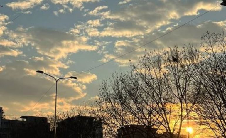 Temperatura deri në 20 gradë! Moti sot me vranësira dhe kthjellime