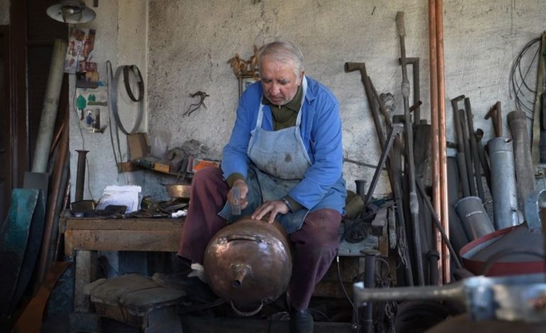 Bakërpunuesi i fundit! Stefo Lazo, i përket gjeneratës së repartit të bakrit të viteve ‘60