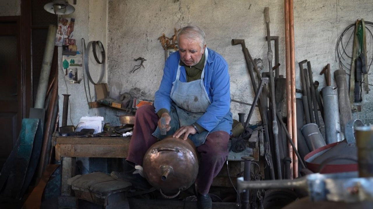Bakërpunuesi i fundit! Stefo Lazo, i përket gjeneratës së repartit të bakrit të viteve ‘60