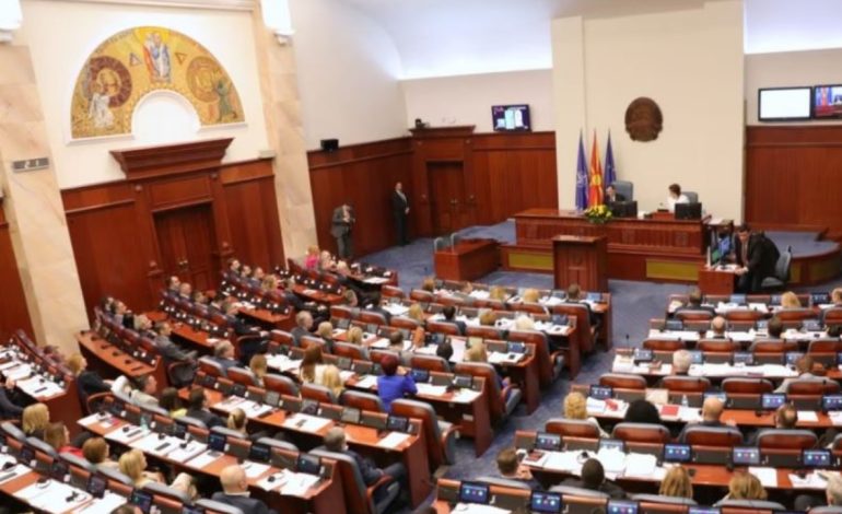 Kuvendi i Maqedonisë së V. shkarkoi dy ministra shqiptarë