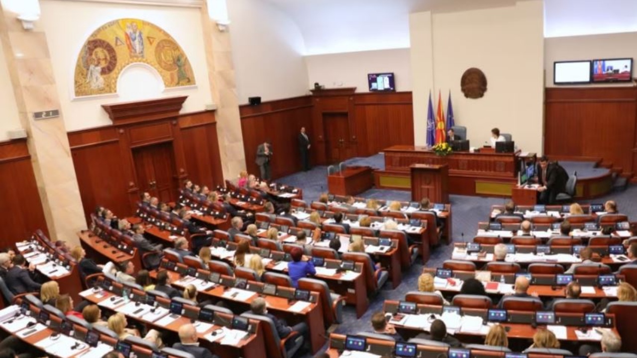 Kuvendi i Maqedonisë së V. shkarkoi dy ministra shqiptarë