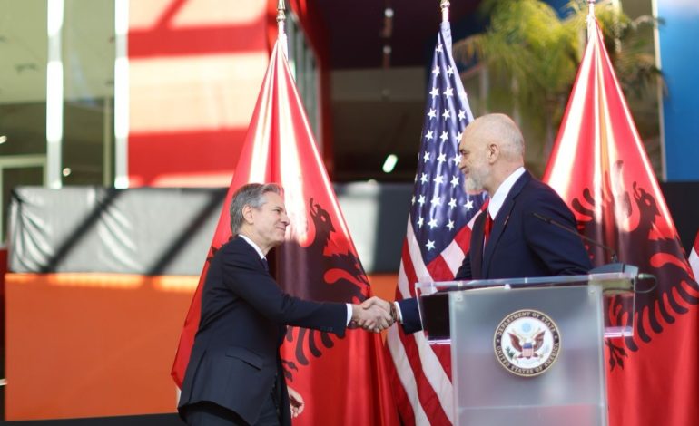 ORË PAS ORE/ Sekretari Blinken mbërrin në Kryeministri, pritet takimi me Ramën