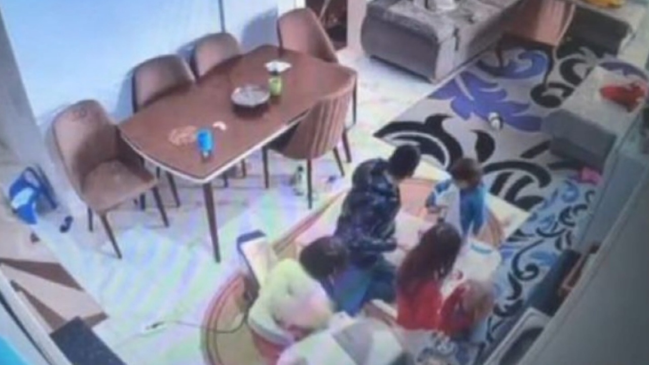 “Nuk ka qenë ndonjë gjë kushedi se çfarë”, gruaja e dhunuar për bashkëshortin që e izoloi: Kamerat i kam vendosur vet, s’keni punë ju…
