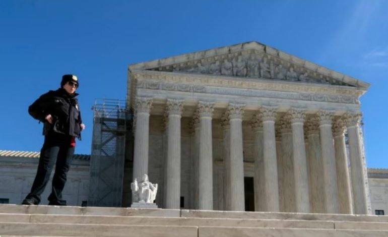 Gjykata e Lartë e prirur të refuzojë përjashtimin e ish-Presidentit Trump nga e drejta për t’u zgjedhur