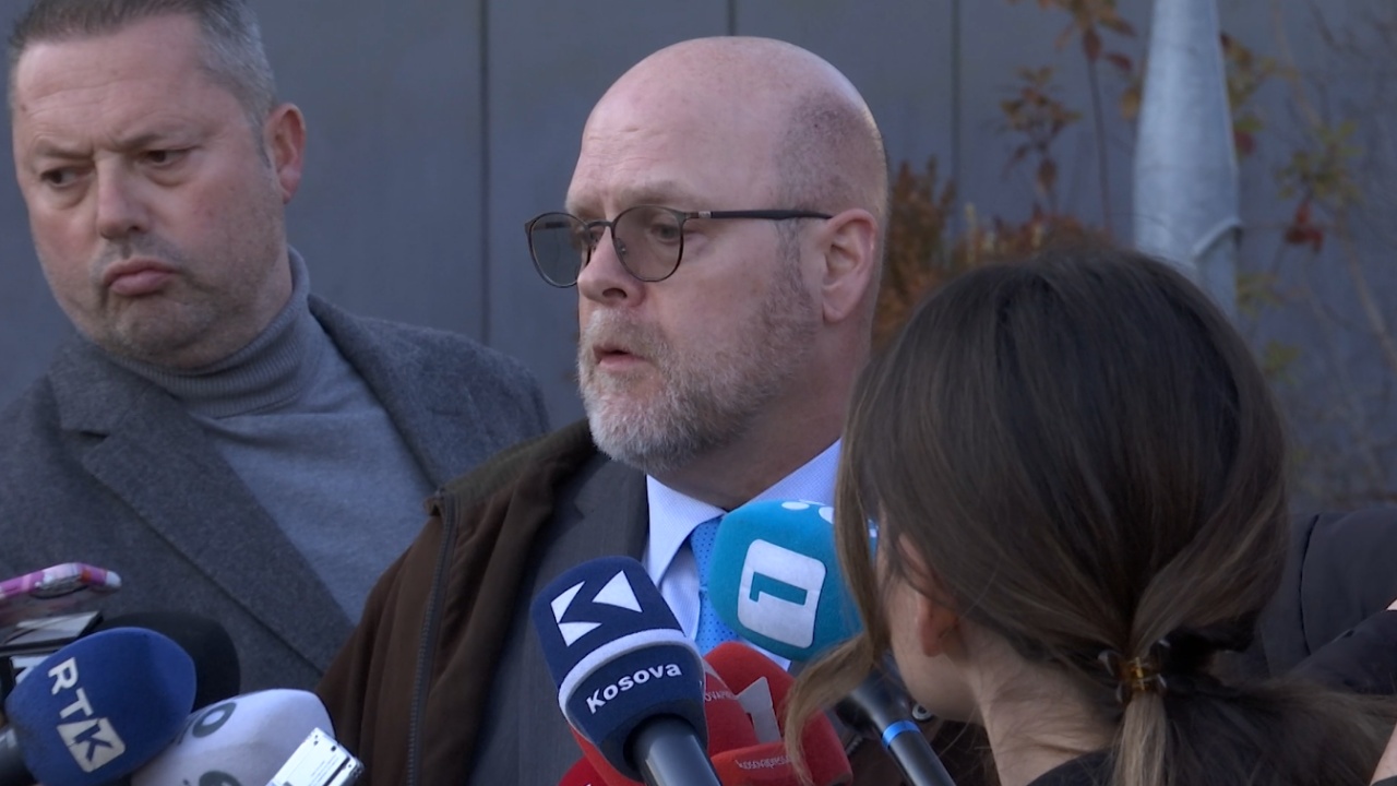 Tensione etnike në veri të Kosovës, Hovenier shpreh shqetësimin: Duhen diskutime në tavolinën e dialogut