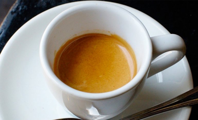 Çfarë Ndodh me Mëlçinë Nëse Pini dy Filxhanë Kafe në Ditë