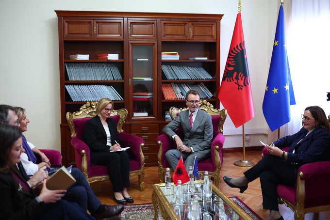 “Komisioni për Çështjet Ligjore luan një rol të rëndësishëm”, ambasadori i BE: Të gjitha projektligjet e shqyrtuara nga Kuvendi të jenë në përputhje me legjislacionin