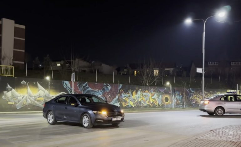 Videolajm/ Mjet i dyshimtë qendër të Prishtinës, policia mbërrin në vendin e ngjarjes