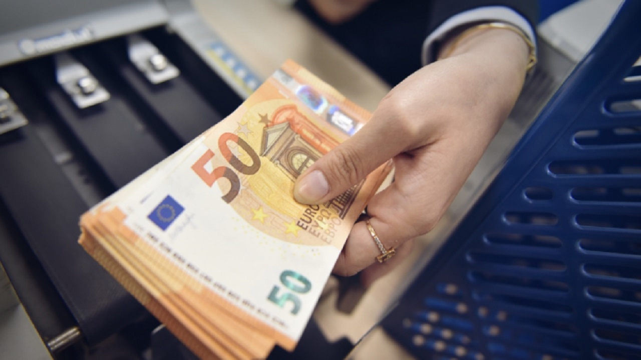 “Bankat shqiptare shënojnë rekord nga rritja e interesave”, BIRN: Fitim 280 milionë euro në një vit