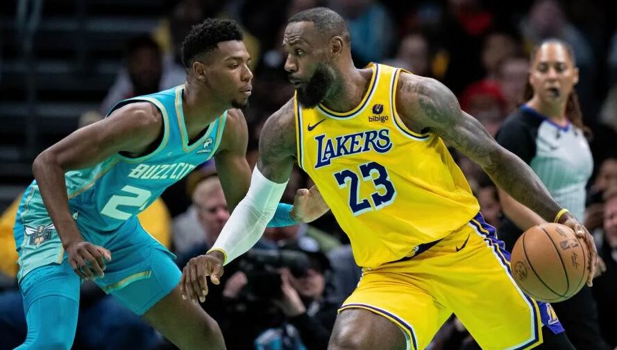 NBA/ Garë e fortë për play-off, Lakers marrin fitoren e tretë radhazi (VIDEO)
