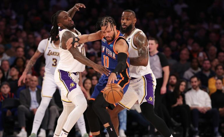 Nata e udhëtuesve në NBA, Lakers prishin “magjinë” e Knicks, përmbysin Bucks, 60 pikë të Curryt nuk vlejnë (VIDEO)