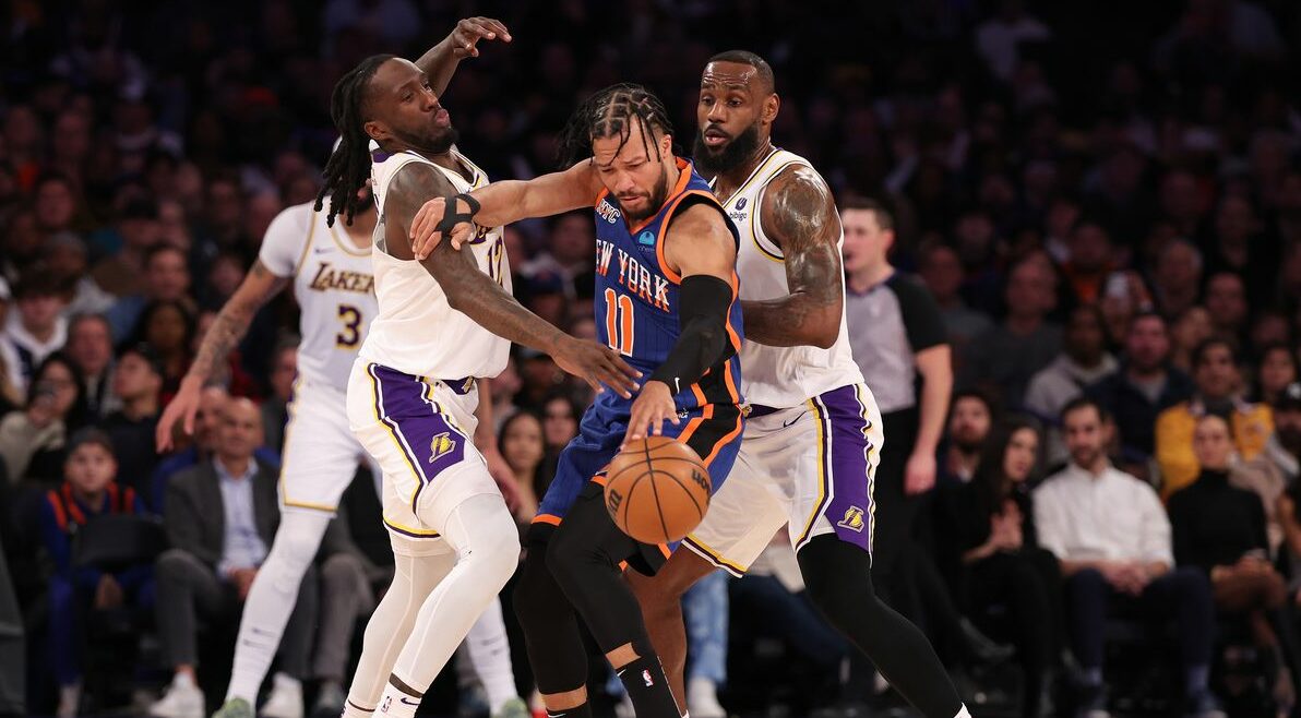 Nata e udhëtuesve në NBA, Lakers prishin “magjinë” e Knicks, përmbysin Bucks, 60 pikë të Curryt nuk vlejnë (VIDEO)