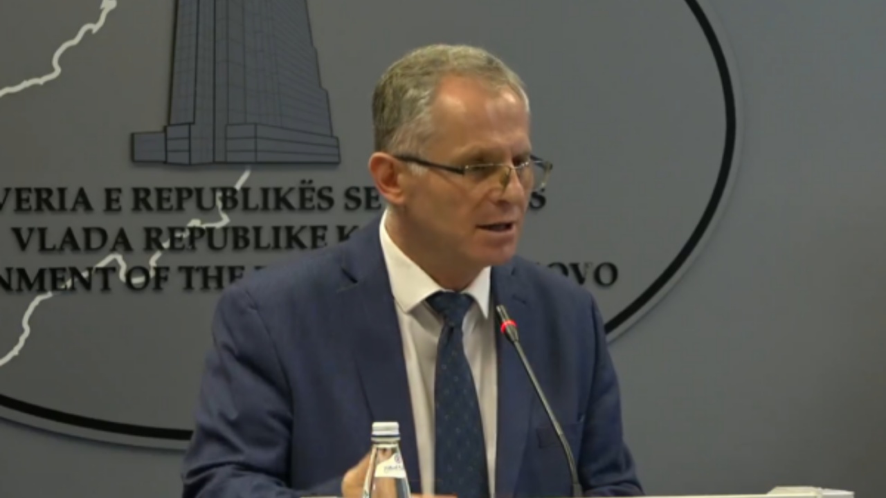 Ndalohet kamioni me dinarë në kufi, Bislimi: Serbia po synon krijimin e tensioneve në Kosovë
