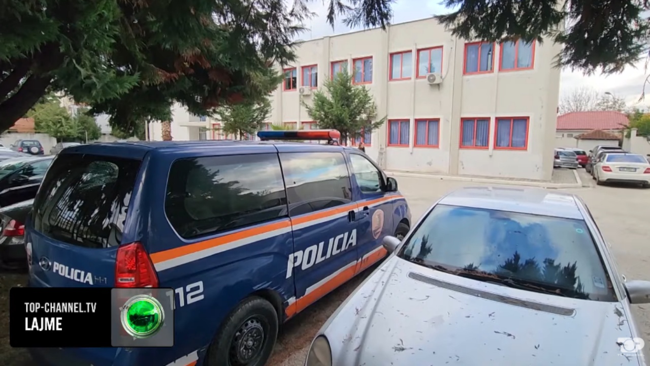 Plagosja me thikë një ditë më parë në Kavajë/ Arrestohet i riu, e qëlloi në krah se i ngacmoi të ëmën