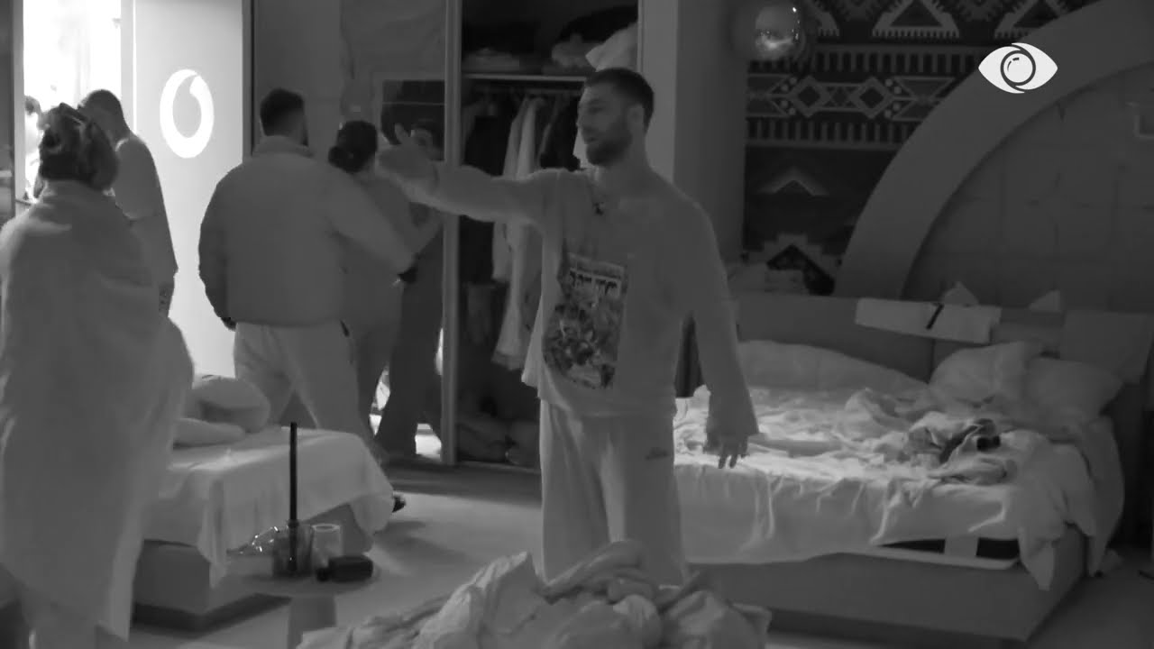 “Ma liro krevatin”/ Meritoni zgjon Eglën nga gjumi, përplasje e ashpër në Big Brother: Ik pir*hu, o i paturp dhe i pacipë! Je një copë xholi…
