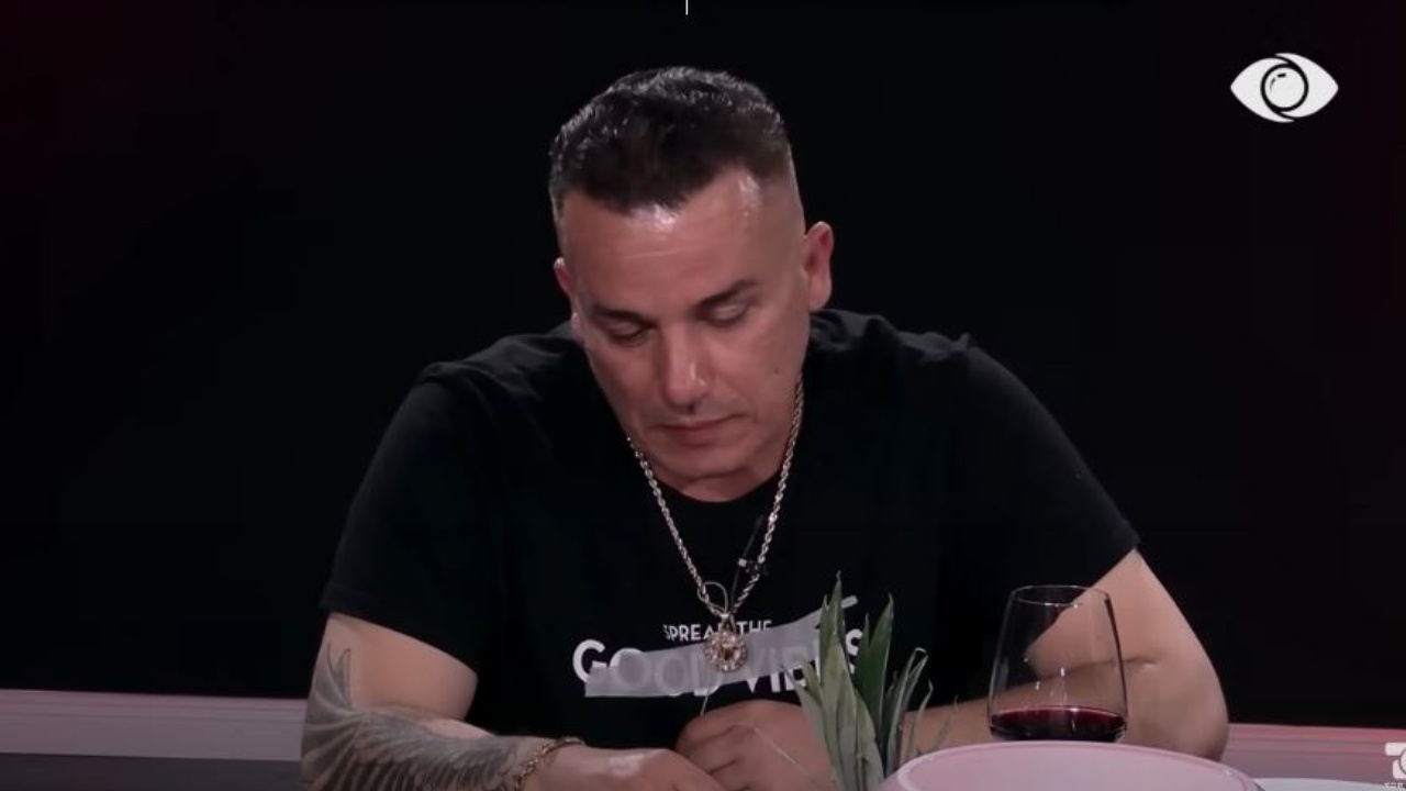 “E diskriminonin dhe e nëpërkëmbnin”, Albi Nako flet për herë të parë për të dashurën: Është shumë herë më e re se unë…