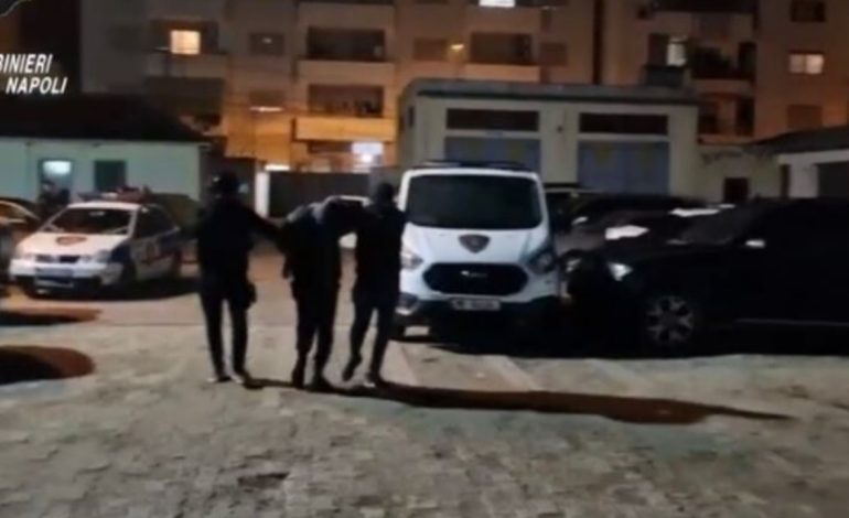 Arrestimi i 26-vjeçarit në Durrës, mediet italiane: Ndërmjetësuesi i trafikut të drogës i shpëtoi karabinierëve të Napolit, sot nuk bëri rezistencë