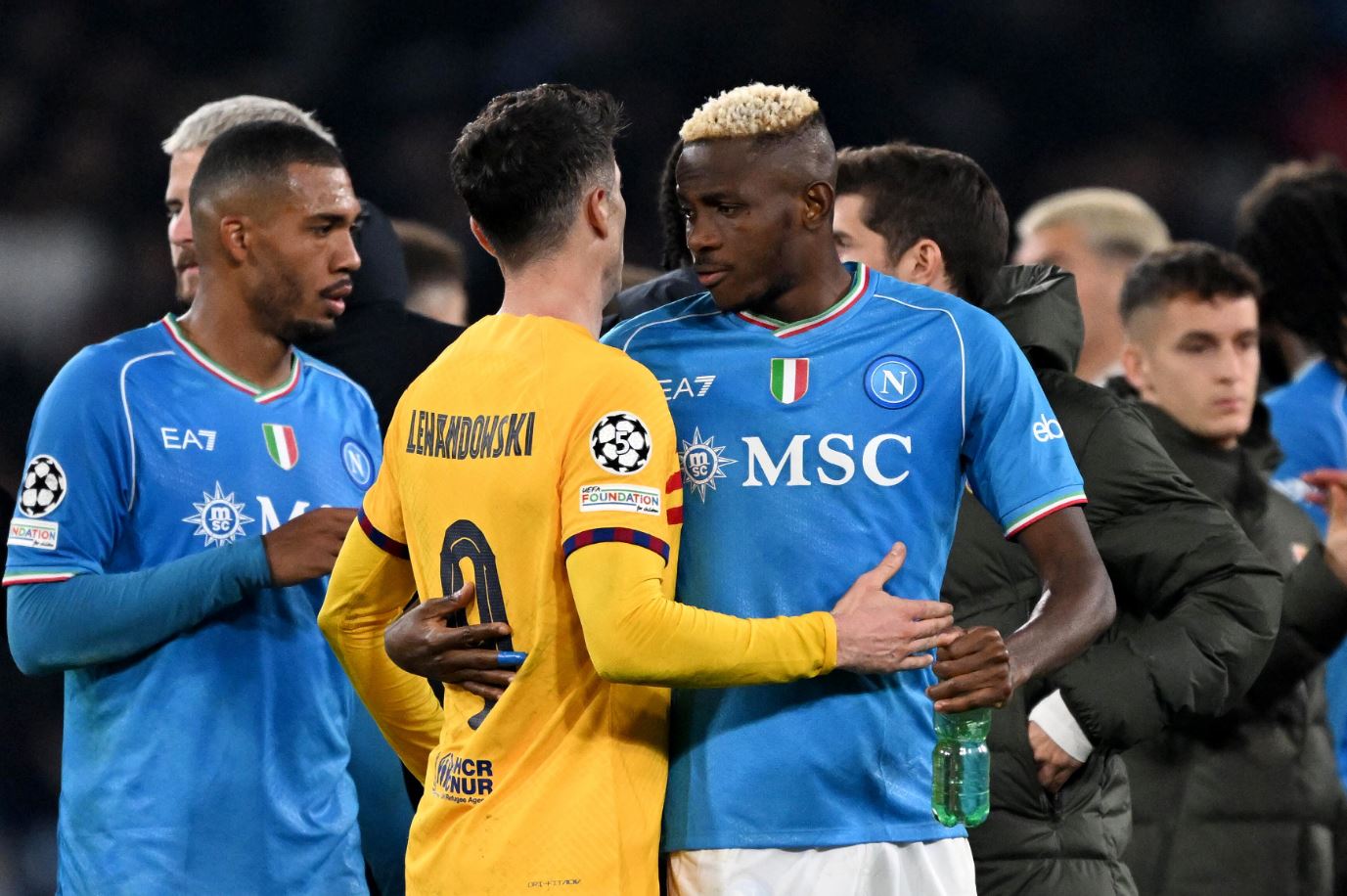 Osimhen i përgjigjet Lewandowskit, Napoli-Barcelona ndahen në paqe, Xavi: Jam pak i mërzitur