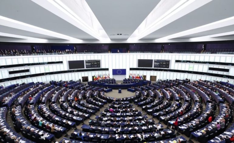 PE-ja kërkon hetime ndërkombëtare për parregullsitë e raportuara për zgjedhjet në Serbi