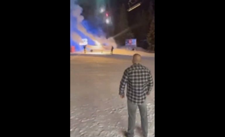 “Çfarë i ka dhuruar Vuçiç”? Në kërkim për sulmin terrorist në Banjskë, Milan Radoiçiç shfaqet duke festuar ditëlindjen me fishekzjarrë