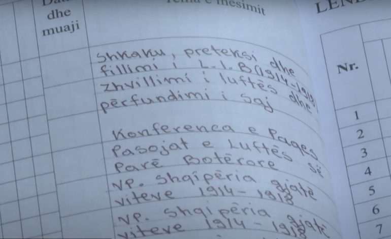 Mësimi pa regjistra/ Mësuesit ankohen për problemet me regjistrat mësimorë online