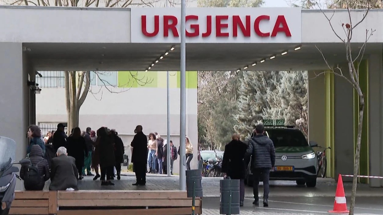 E rëndë në Tiranë! U paraqit për të marrë ndihmën e parë, 47-vjeçari vetëhidhet nga kati i 3-të i Spitalit të Traumës
