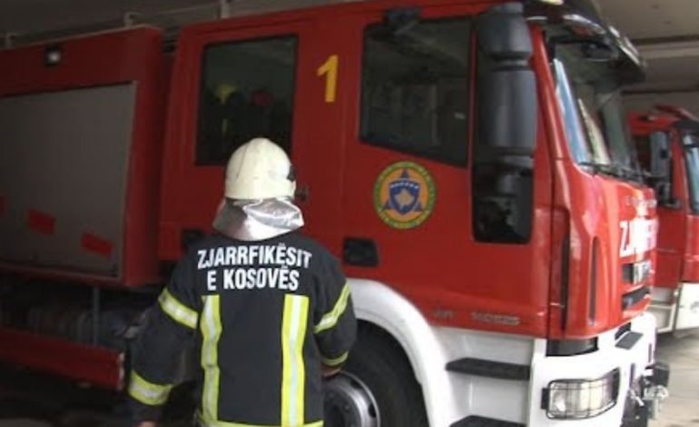 Zjarr në një ndërtesë në Ferizaj, 10 persona të plagosur