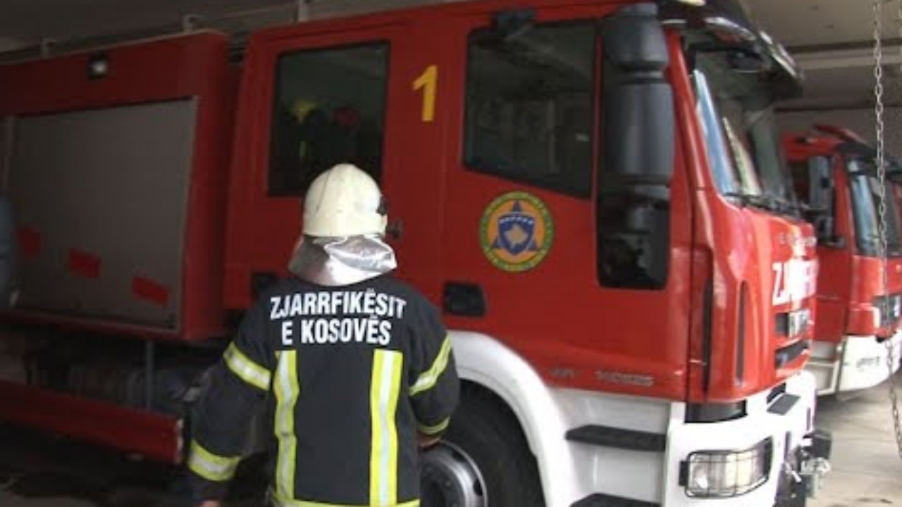 Zjarr në një ndërtesë në Ferizaj, 10 persona të plagosur