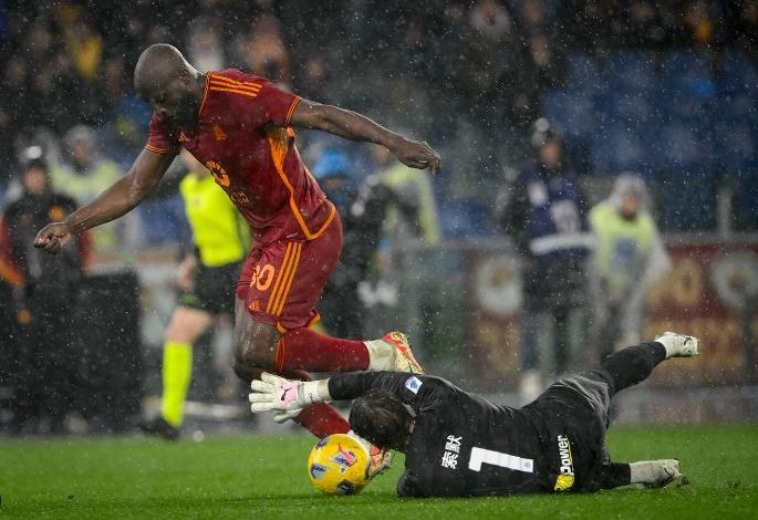 Tradhtia djeg ende, tallje epike e Interit me Lukakun: Jo në shtëpinë time