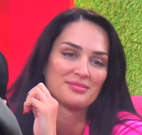 ‘Më ke prekur, s’merrem dot vesh me ty’/ Erjolës si del e keqja me Romeon