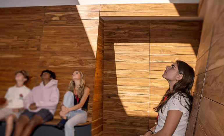 ‘Skyspace’/ Vepra e krijuar nga James Turrell  në një shkollë në Nju Jork