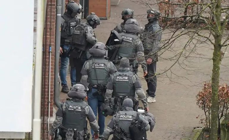 Tmerr në Holandë/ Disa persona merren peng, evakuohet zona