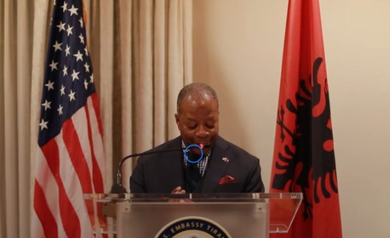 “Sot shqiptarët po bëjnë hapa të guximshëm për të nisur reforma të vështira”, ndihmës sekretari i SHBA takim me gjyqtarë e prokurorë: Mos u dorëzoni, ne mbështetemi te ju