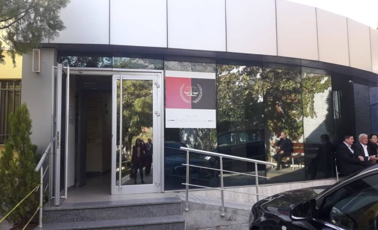 Morën peng 19-vjeçarin për ‘borxhin e pashlyer’, arrest me burg për dy të rinjtë në Lezhë