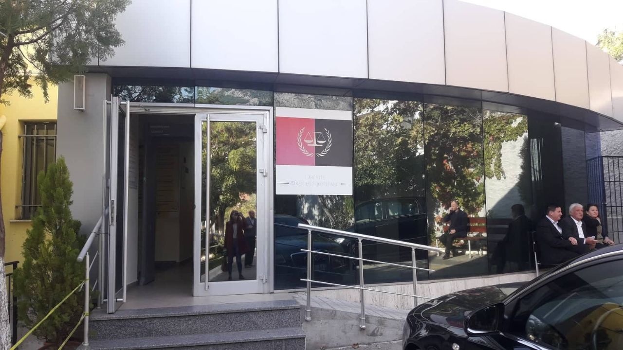 Morën peng 19-vjeçarin për ‘borxhin e pashlyer’, arrest me burg për dy të rinjtë në Lezhë