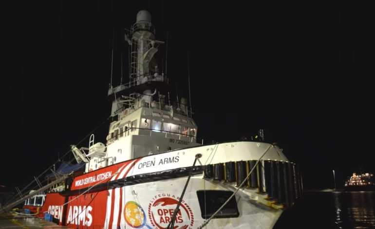 Qipro, pritet të niset sot dërgesa e parë humanitare drejt Gazës përmes korridorit detar