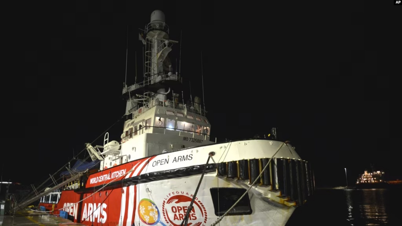 Qipro, pritet të niset sot dërgesa e parë humanitare drejt Gazës përmes korridorit detar