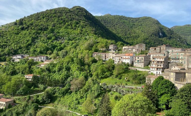 Reportazhi i CNN/ Qyteti italian josh të huajt dhe vendasit me ofertën e çmendur: Të blesh shtëpi me një euro!