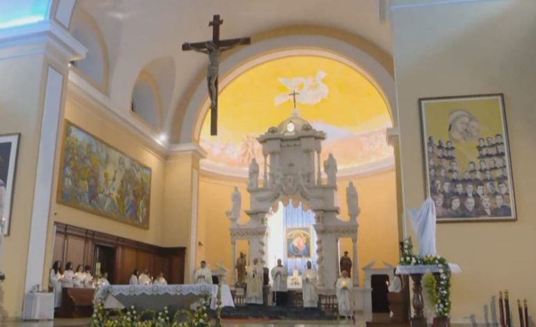 Pashkët në Shkodër! Dhjetëra besimtarë morën pjesë në meshën e vigjiljes