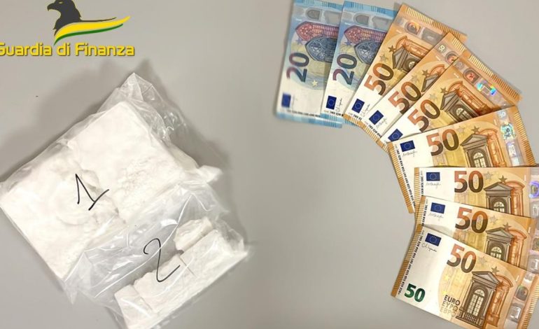 Arrestohet shqiptari në Itali! Korrieri i drogës me 100 mijë euro kokainë po e çonte nga Vicenza në Trento, si u pikas nga policia