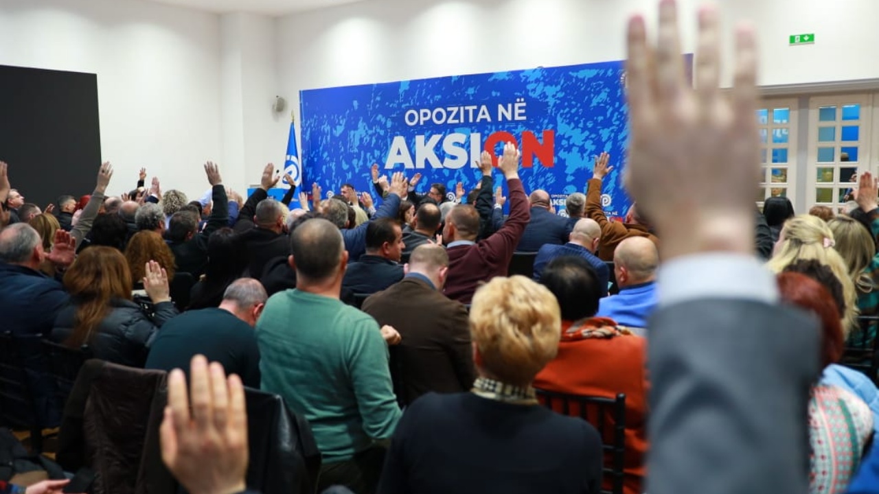 Bardhi dhe Gjekmarkaj nënkryetarët e rinj të Rithemelimit, cilët janë deputetët që refuzuan poster në kryesi